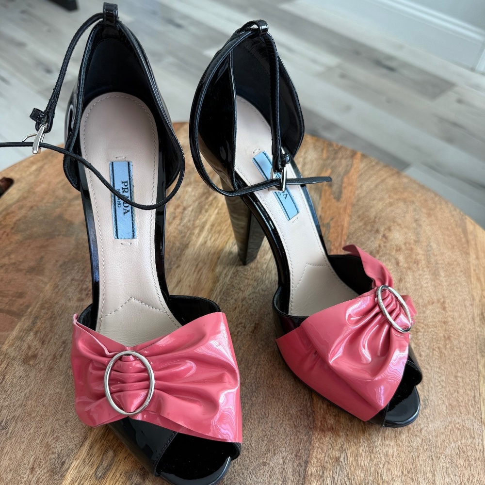 Prada Patent Leather Bow Sandals Size: 38